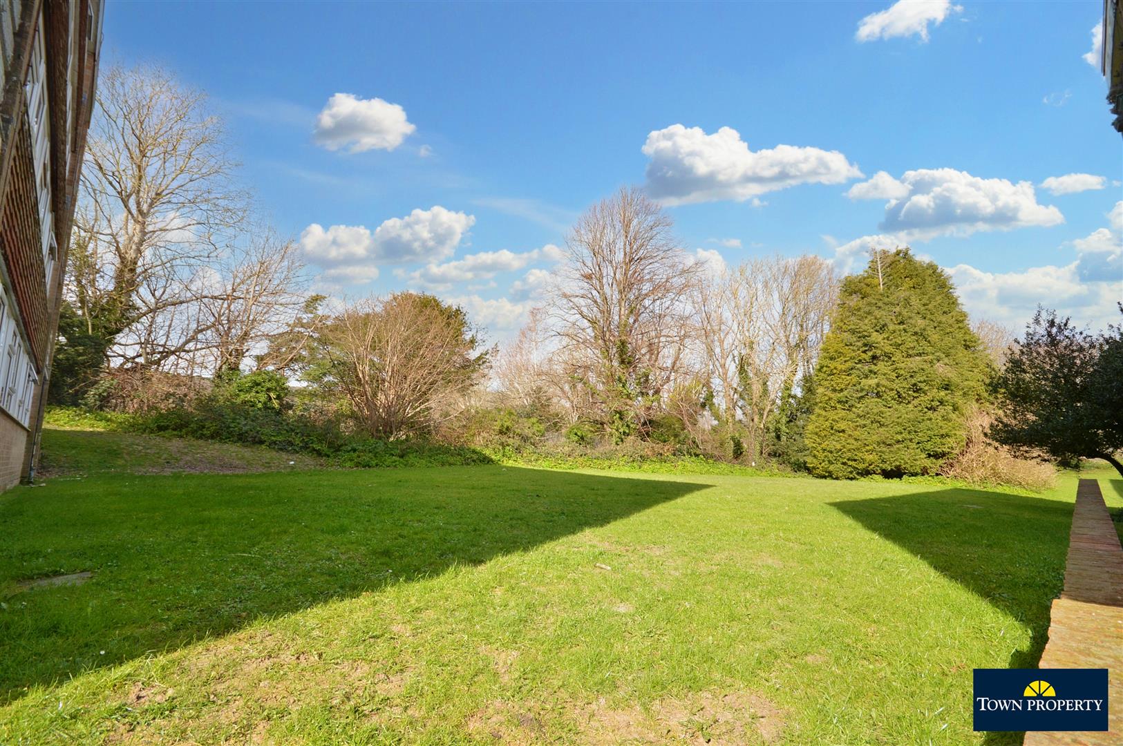 Property Details for Hamsey Close Eastbourne BN20 8UH Town Property